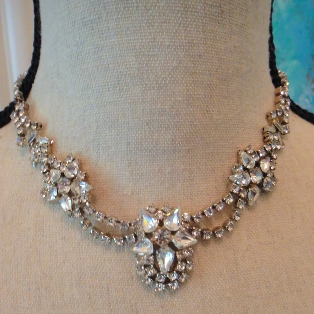 Rhinestone Vintage - Picture 7 of 15
